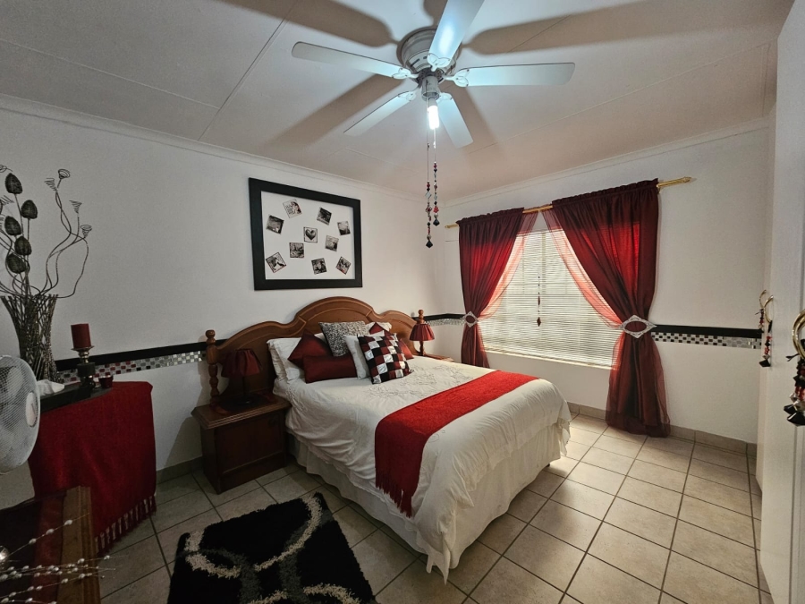 3 Bedroom Property for Sale in Oos Einde North West